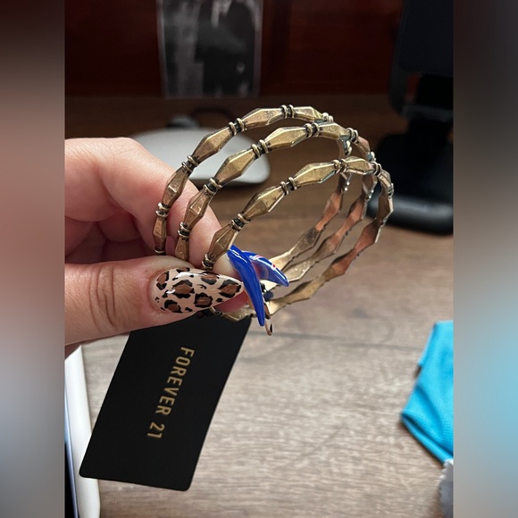 Forever 21 Set of (3) brass bangle bracelets - Picture 4 of 11